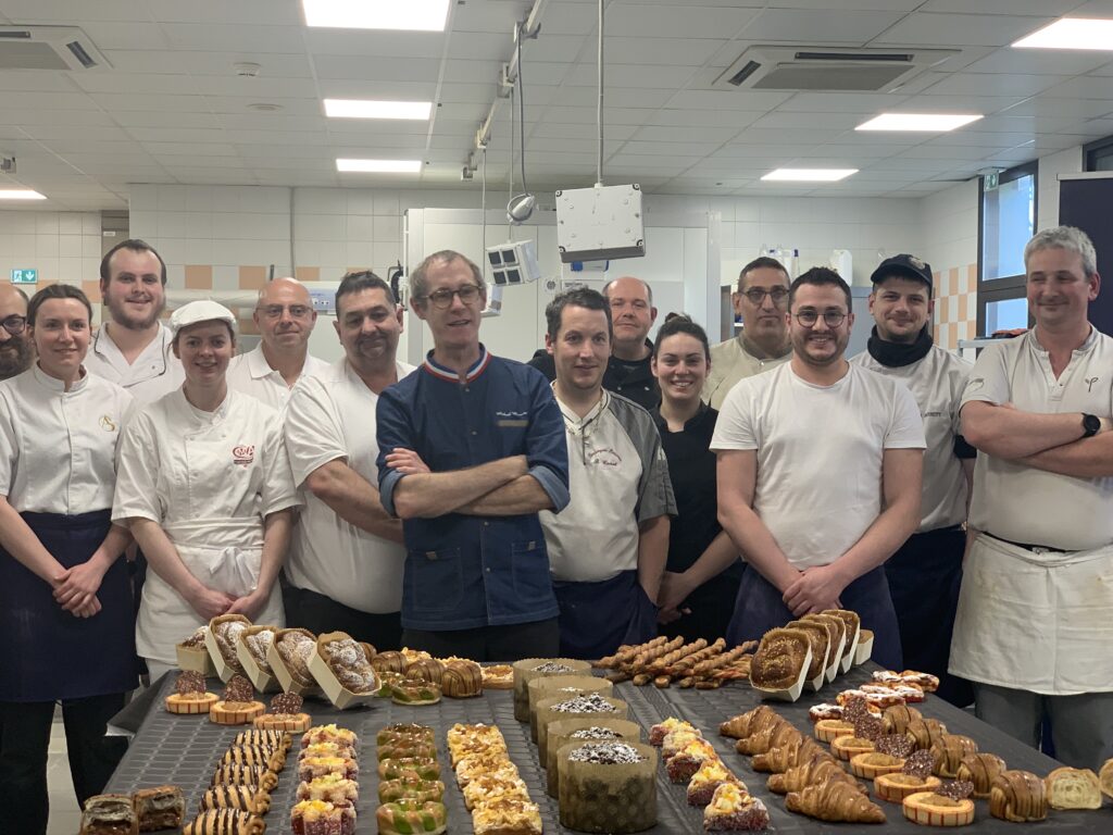 Photo de groupe journée atelier avec un meilleur ouvrier de France