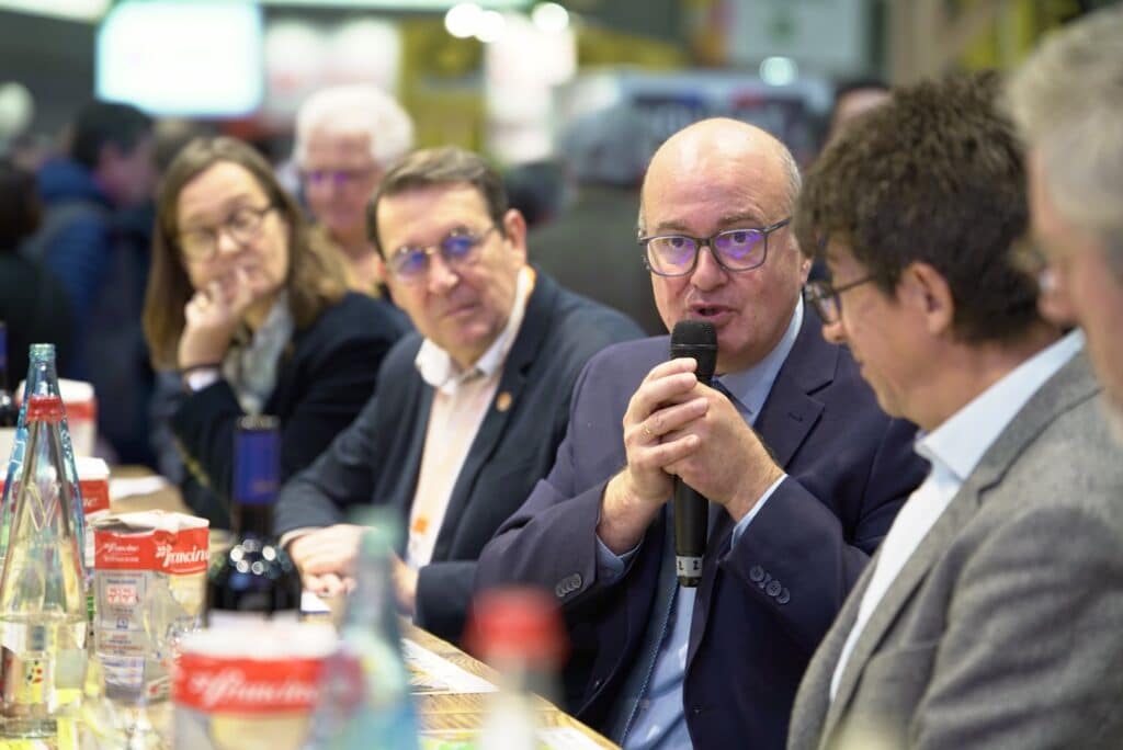 Pierre Garcia Benque lors de la table d'hôte-débat sur le stand Agridemain au SIA